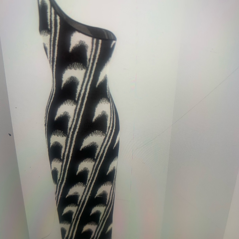 KNIT ASYMMETRICAL ONE SHOULDER Daniella MAXI DRESS - Picture 4 of 4